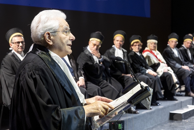 Il Presidente della Repubblica Sergio Mattarella  alla cerimonia di conferimento della Laurea magistrale Honoris Causa in “Politica, Istituzioni e Mercato” al Presidente della Repubblica, in occasione dei 150 anni della Scuola di Scienze politiche “Cesare Alfieri”