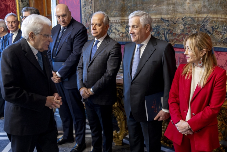 Il Presidente Sergio Mattarella con il Presidente del Consiglio Giorgia Meloni, il Ministro degli Affari Esteri e della Cooperazione Internazionale Antonio Tajani e il Ministro dell’Interno Matteo Piantedosi e il Ministro della Difesa Guido Crosetto, in occasione della riunione del Consiglio Supremo di Difesa 