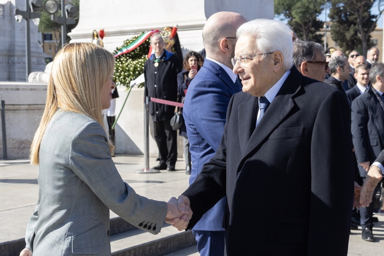 Il Presidente della Repubblica Sergio Mattarella saluta Giorgia Meloni, Presidente del Consiglio dei Ministri, in occasione del 165° anniversario della Giornata dell’Unità Nazionale
