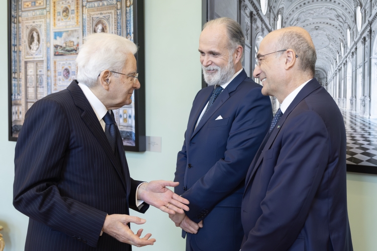 Il Presidente della Repubblica Sergio Mattarella con Giampaolo Rossi, Direttore Generale RAI e con Antonio Ciro Patrizio Preziosi, Direttore Tg2, in occasione del cinquantesimo anniversario della fondazione del TG2  
