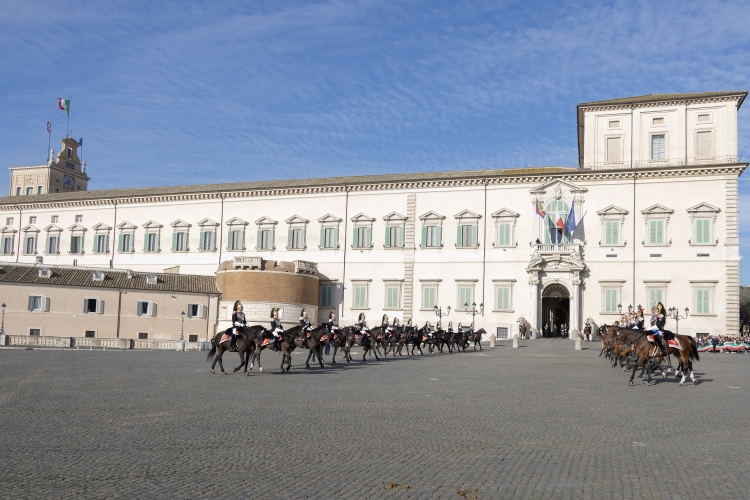 Cambio della Guardia solenne con lo schieramento e lo sfilamento del Reggimento Corazzieri e della Fanfara del IV Reggimento Carabinieri a cavallo in occasione della Giornata dell'Unità Nazionale
