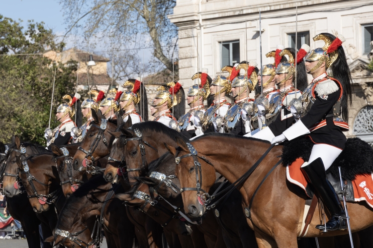 Cambio della Guardia solenne con lo schieramento e lo sfilamento del Reggimento Corazzieri e della Fanfara del IV Reggimento Carabinieri a cavallo in occasione della Giornata dell'Unità Nazionale
