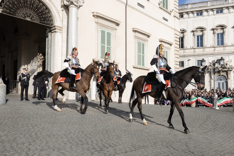 Cambio della Guardia solenne con lo schieramento e lo sfilamento del Reggimento Corazzieri e della Fanfara del IV Reggimento Carabinieri a cavallo in occasione della Giornata dell'Unità Nazionale
