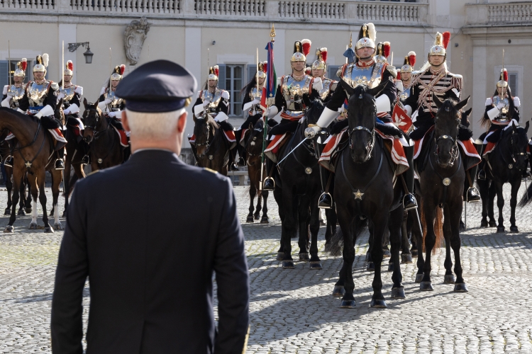 Cambio della Guardia solenne con lo schieramento e lo sfilamento del Reggimento Corazzieri e della Fanfara del IV Reggimento Carabinieri a cavallo in occasione della Giornata dell'Unità Nazionale
