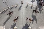 Cambio della Guardia solenne con lo schieramento e lo sfilamento del Reggimento Corazzieri e della Fanfara del IV Reggimento Carabinieri a cavallo in occasione della Giornata dell'Unità Nazionale